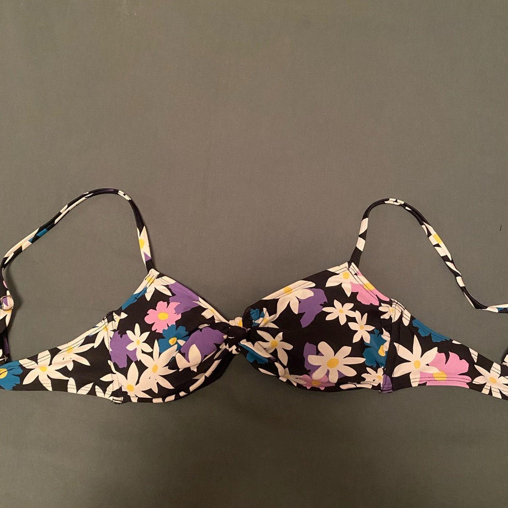 Women’s Bikini Top Size Medium